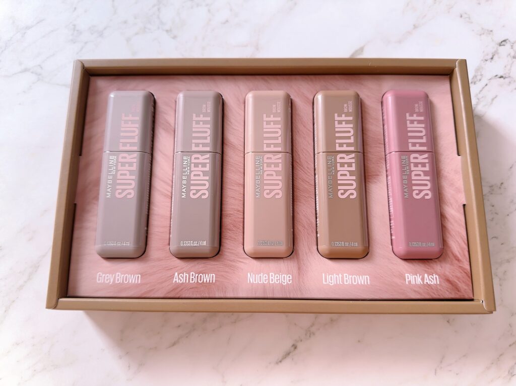 新作の眉マスカラは5色展開