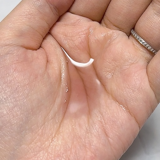 水のようなサラッとしたテクスチャー